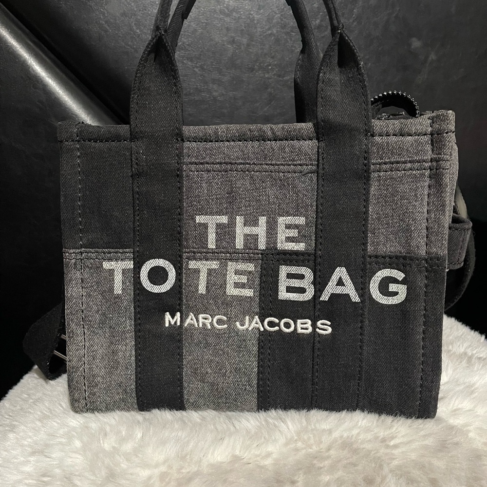 The Marc Jacobs Denim tote bag!!
